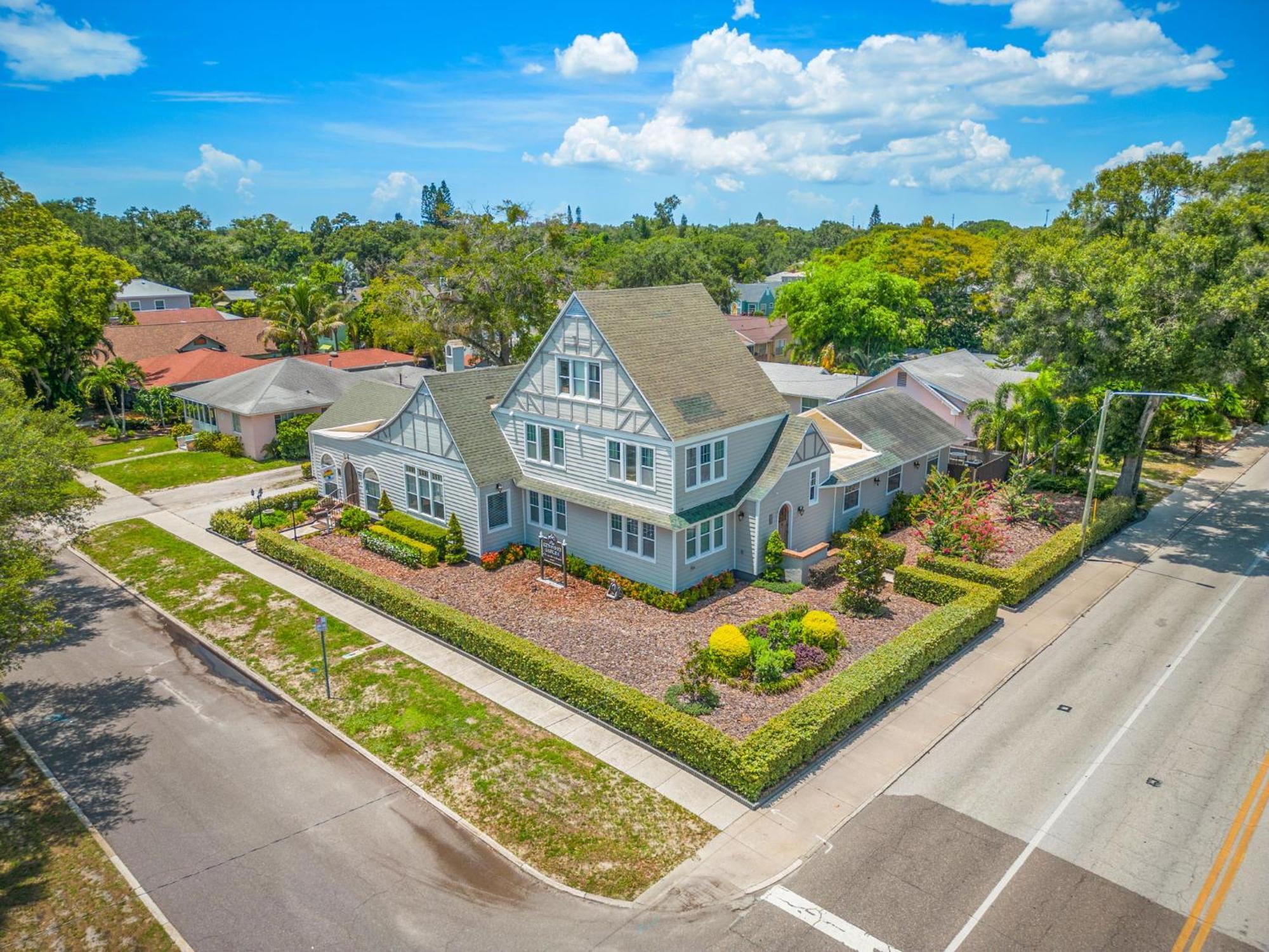 The Kenwood Gables Bed & Breakfast St. Petersburg Exterior photo